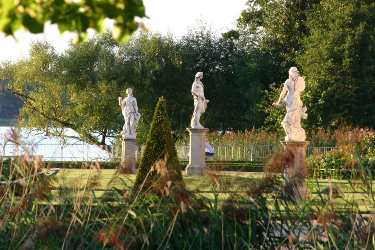 Marstall Im Schlosspark Rheinsberg Exteriör bild